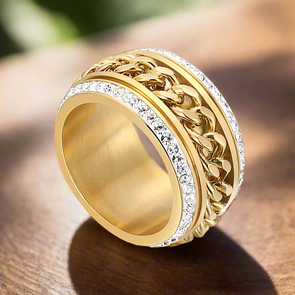 Gold Twist Pattern Zircon Ring – Vintage Stainless Steel Wedding Band for Women | Classic Peru-Inspired Design
