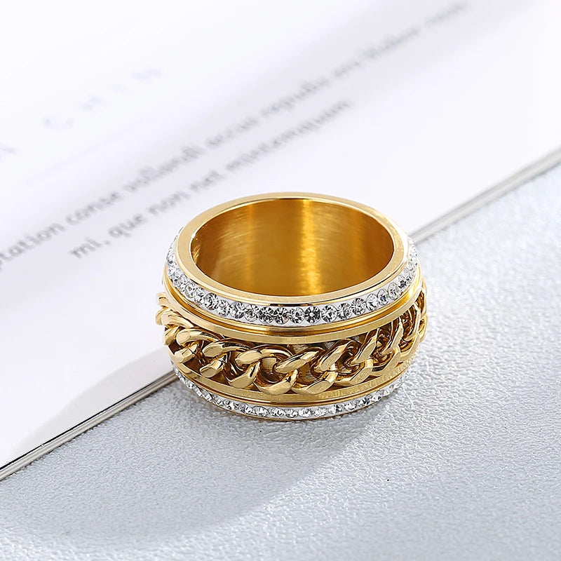Gold Twist Pattern Zircon Ring – Vintage Stainless Steel Wedding Band for Women | Classic Peru-Inspired Design