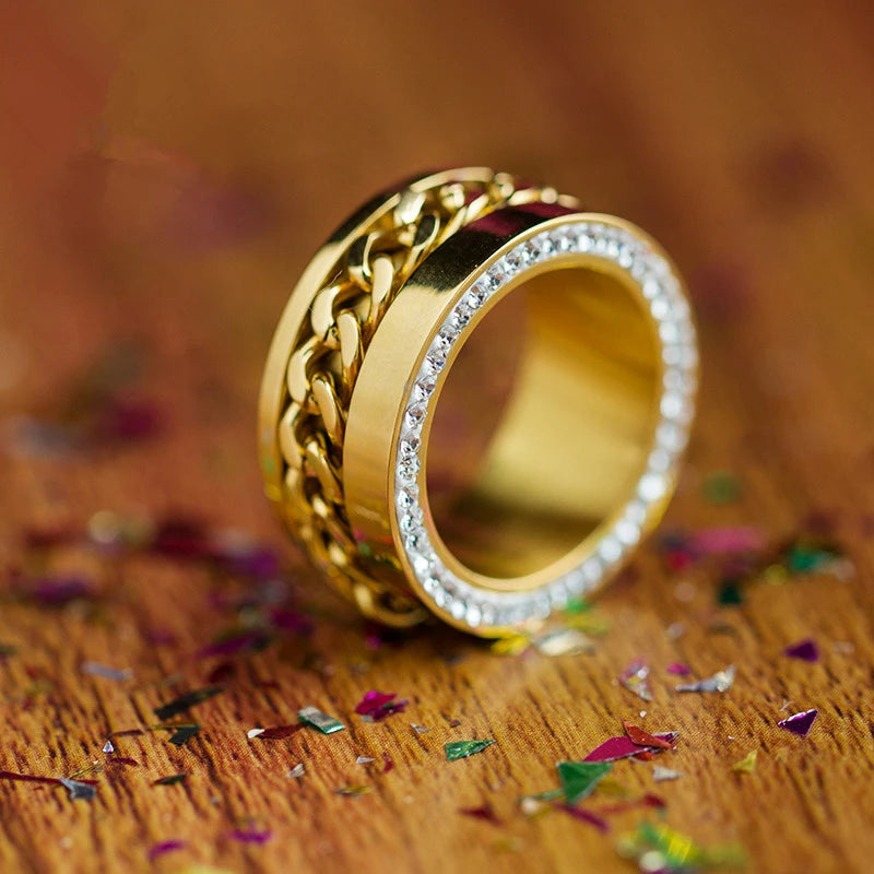 Gold Twist Pattern Zircon Ring – Vintage Stainless Steel Wedding Band for Women | Classic Peru-Inspired Design