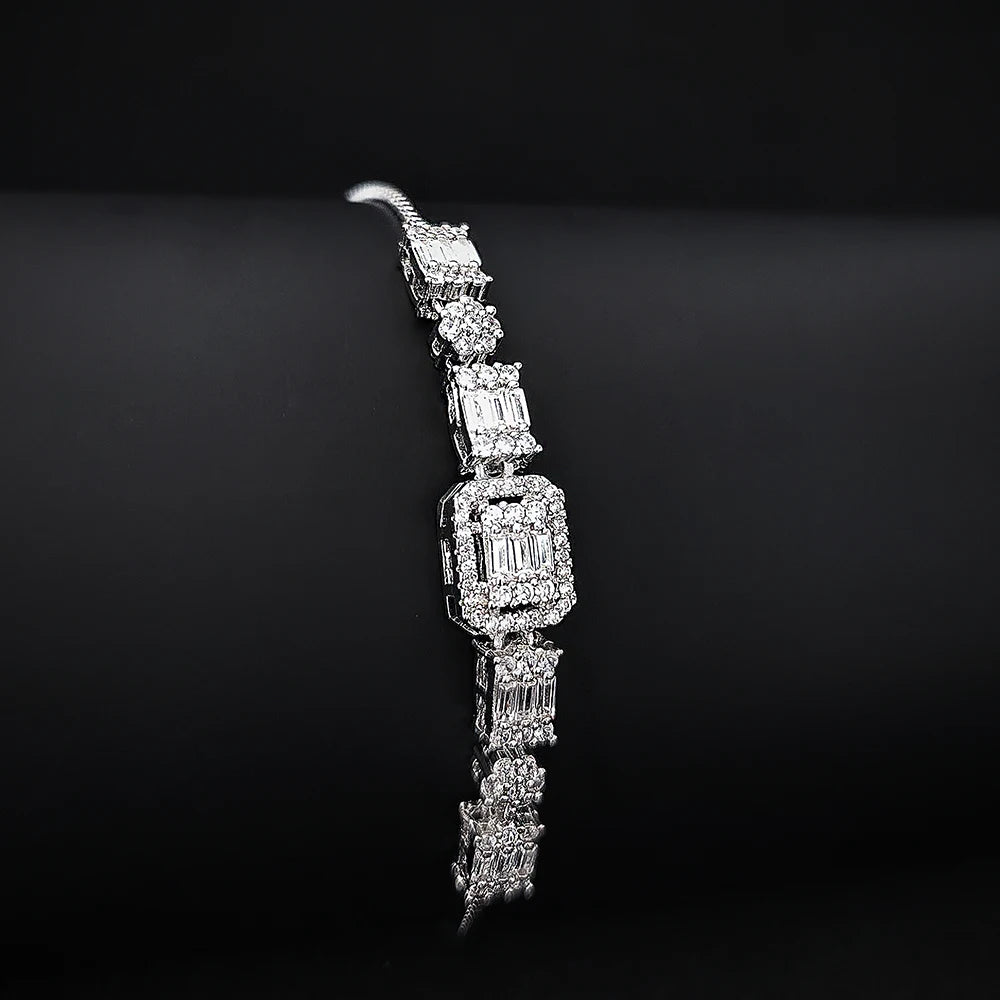 Laura Classic Silver Bracelet with Timeless Elegance