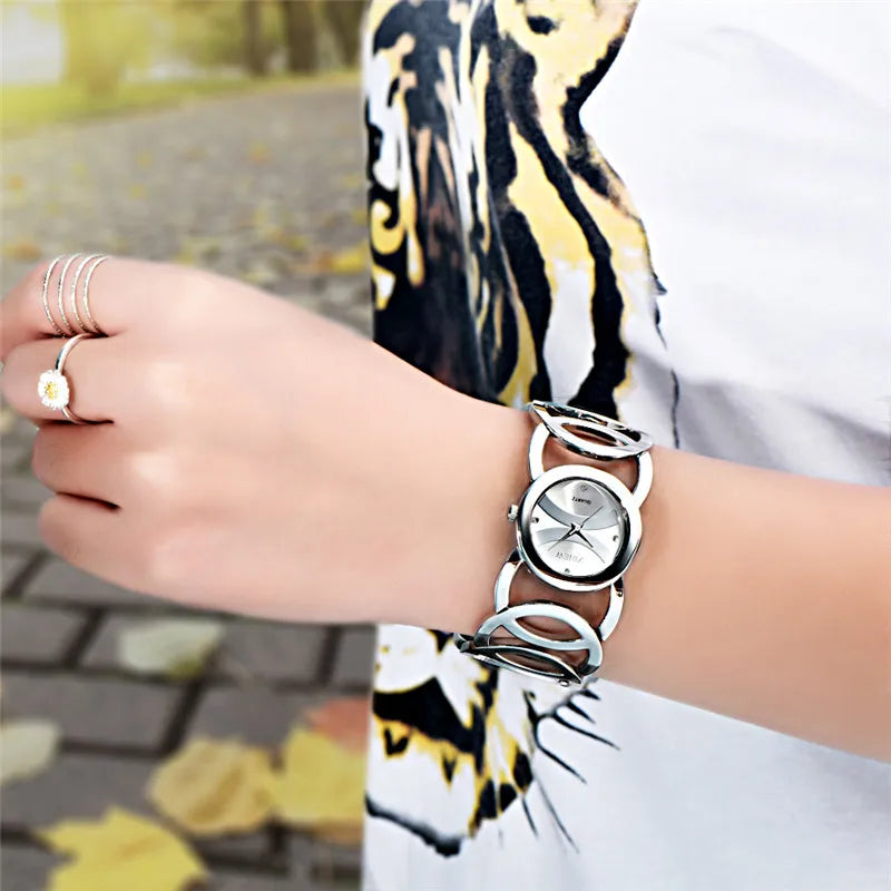 Premium Women's Quartz Watch – Gold-Tone Luxury Bracelet Design