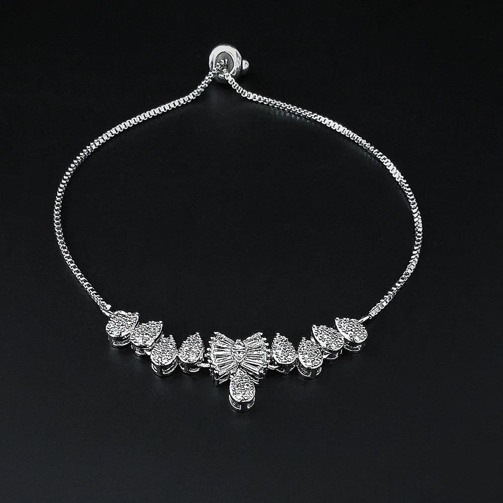 Laura Classic Silver Bracelet with Timeless Elegance