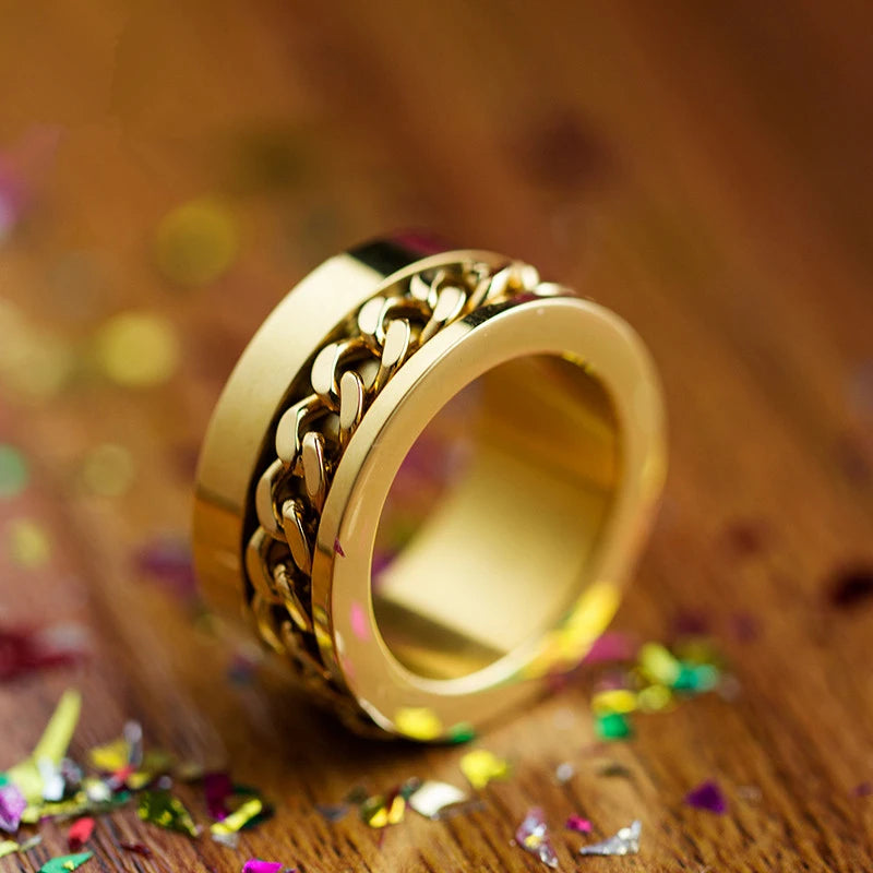 Gold Twist Pattern Zircon Ring – Vintage Stainless Steel Wedding Band for Women | Classic Peru-Inspired Design