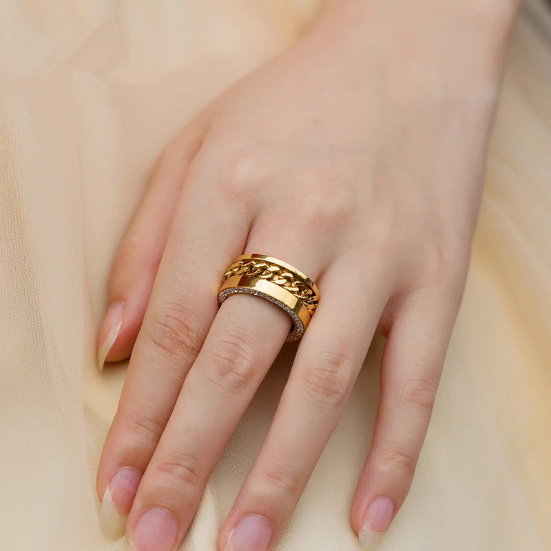 Gold Twist Pattern Zircon Ring – Vintage Stainless Steel Wedding Band for Women | Classic Peru-Inspired Design