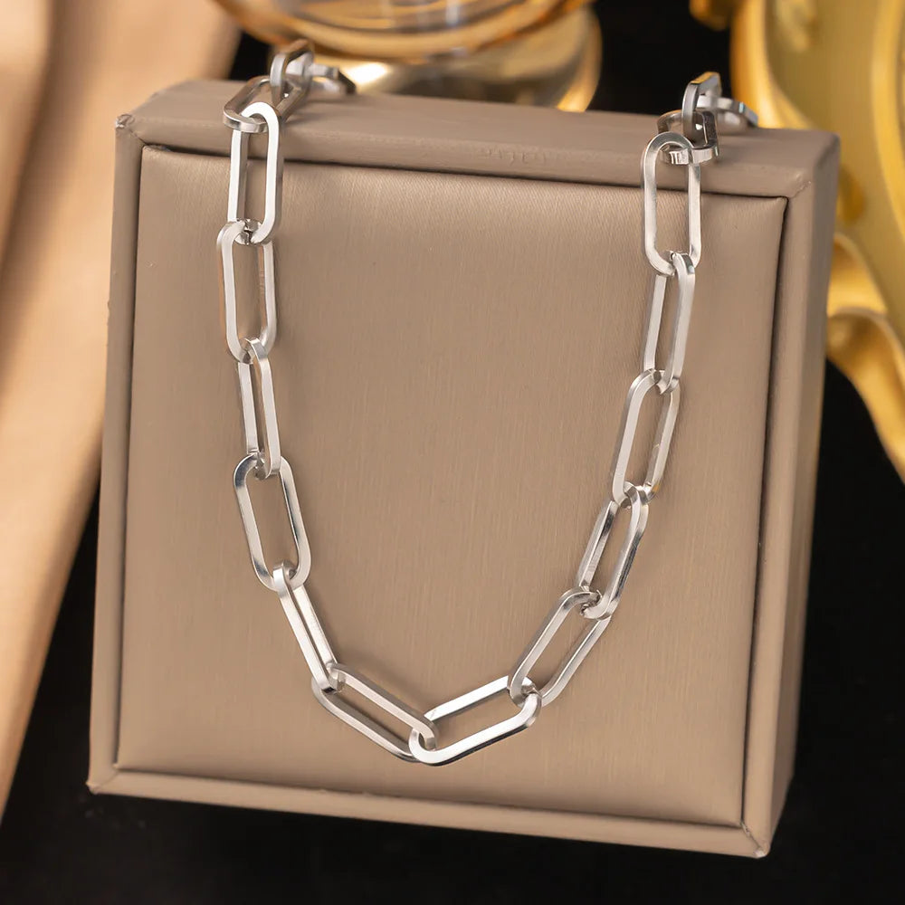 Isabelle Gold-Plated Chunky Paper Clip Chain Necklace made of Stainless Steel