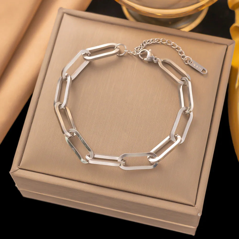 Isabelle Gold-Plated Chunky Paper Clip Chain Necklace made of Stainless Steel