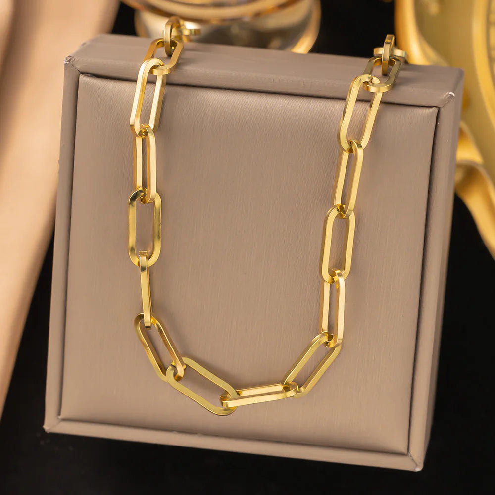 Isabelle Gold-Plated Chunky Paper Clip Chain Necklace made of Stainless Steel