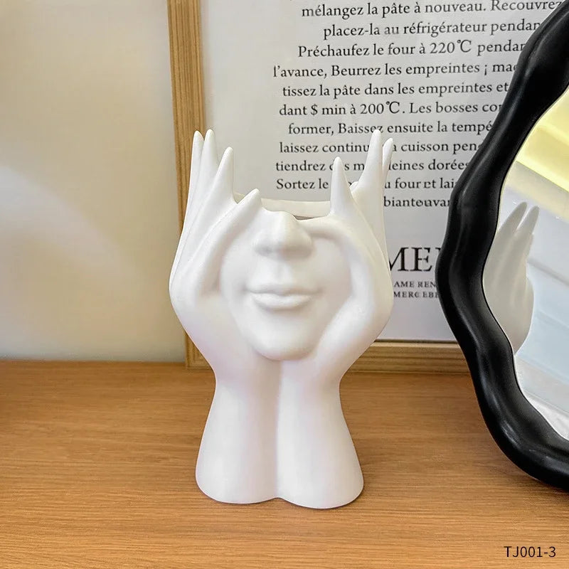 Creative Human Body Art Pen & Makeup Brush Holder – Modern Decorative Desk Organizer (1/2 PCS)