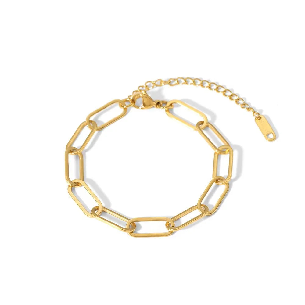 Isabelle Gold-Plated Chunky Paper Clip Chain Necklace made of Stainless Steel